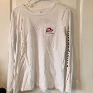 ⚡️vineyard vines christmas tee⚡️